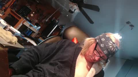 Snapshot of handyman5303 chatting on 02-17-25, 01:10 Handystudman online show from 02-17-25, 01:10