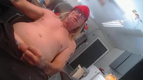 Snapshot of handystud33 chatting on 10-01-25, 04:35 handystud33 online show from 10-01-25, 04:35