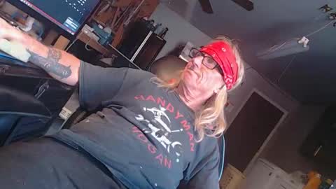 Snapshot of handystud33 chatting on 10-21-25, 04:08 handystud33 online show from 10-21-25, 04:08