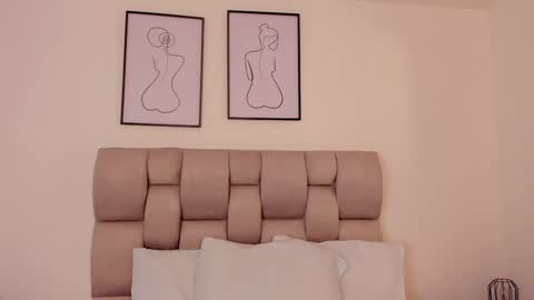 hanna__evans_ online show from 09-17-25, 12:40