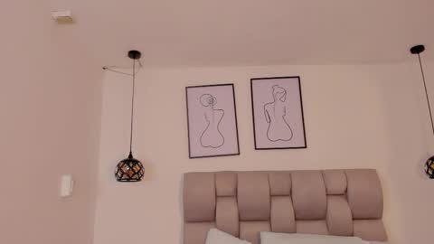 hanna__evans_ online show from 09-28-25, 11:37