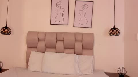 hanna__evans_ online show from 11-10-25, 11:42