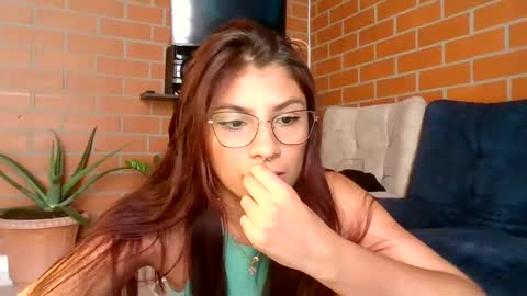 Snapshot of hanna_beily chatting on 02-10-25, 06:13 hanna online show from 02-10-25, 06:13