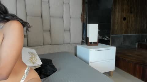 Hanna lens online show from 01-27-25, 04:33