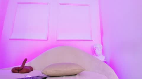 Hanna online show from 01-28-25, 01:39