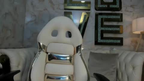 Snapshot of hanna_slut chatting on 12-22-25, 10:12 EVA online show from 12-22-25, 10:12