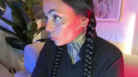 Snapshot of hanna_slut chatting on 01-18-26, 02:37 EVA online show from 01-18-26, 02:37