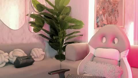 Snapshot of hanna_slut chatting on 02-28-26, 01:28 EVA online show from 02-28-26, 01:28