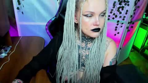 Hannah online show from 12-02-25, 01:55