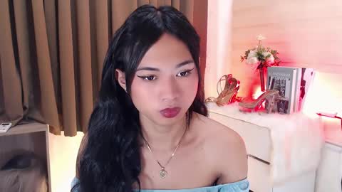 Snapshot of hannah_davis69 chatting on 02-14-25, 05:30 Alex online show from 02-14-25, 05:30