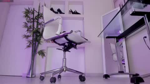 HANNAH HOWELL online show from 02-05-26, 08:30