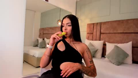 Hannah Milton online show from 11-13-25, 10:19