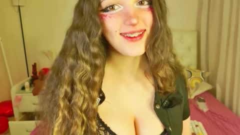 Snapshot of hannah_warren chatting on 02-20-26, 12:07 Kamila online show from 02-20-26, 12:07