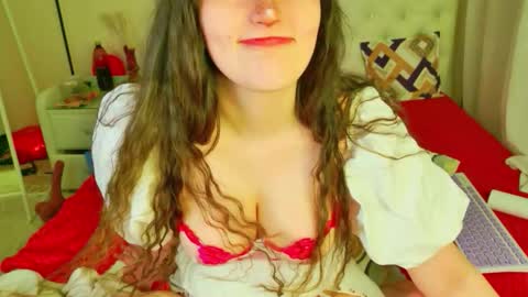 Snapshot of hannah_warren chatting on 02-25-26, 10:30 Kamila online show from 02-25-26, 10:30