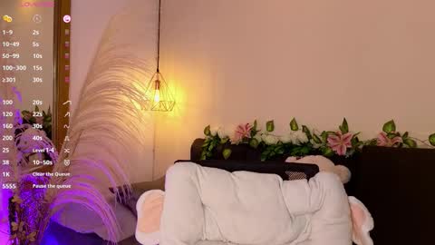 Hannah Williams online show from 10-10-25, 09:36