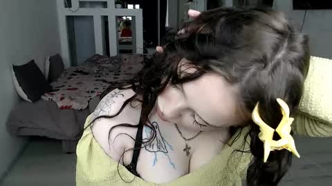 Snapshot of hannah_xxbaby chatting on 02-18-26, 10:44 Hannah online show from 02-18-26, 10:44