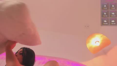 hannah  online show from 12-19-25, 03:57