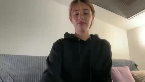 Snapshot of hannahinto chatting on 10-13-25, 03:45 hannahinto online show from 10-13-25, 03:45