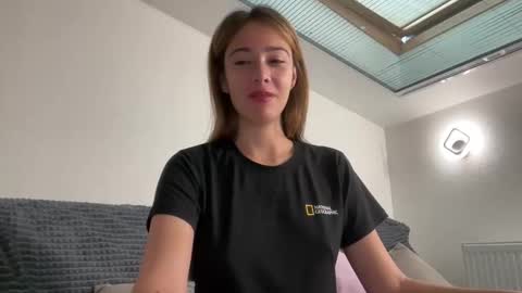 Snapshot of hannahinto chatting on 11-19-25, 04:34 hannahinto online show from 11-19-25, 04:34