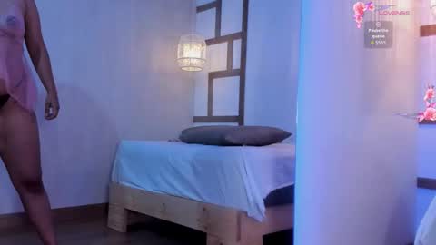 hannahmonttgomery  Help me reach 100 Hands up online show from 10-07-25, 04:37