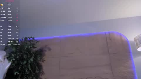 hannahmonttgomery  Help me reach 100 Hands up online show from 03-25-26, 04:13