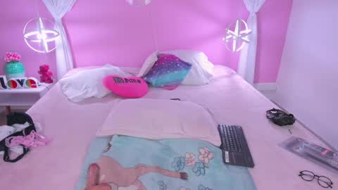 Snapshot of hannahpage chatting on 12-29-24, 05:33 Hannah online show from 12-29-24, 05:33