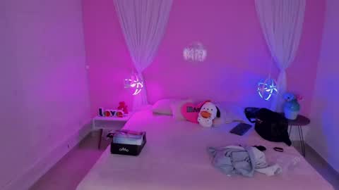 Snapshot of hannahpage chatting on 02-22-25, 09:59 Hannah online show from 02-22-25, 09:59