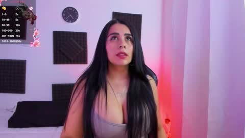 Snapshot of hannarusso chatting on 10-21-25, 09:37 Hanna online show from 10-21-25, 09:37
