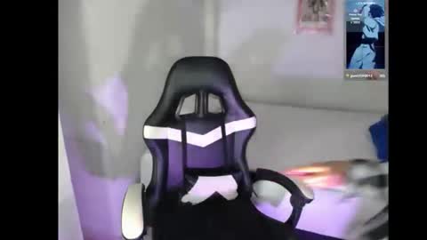 Snapshot of hannasmith_hot chatting on 01-15-26, 01:21 hanna online show from 01-15-26, 01:21