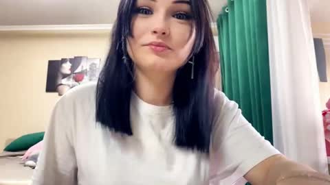 Snapshot of hannelorehermans chatting on 02-24-26, 10:24 Mira online show from 02-24-26, 10:24