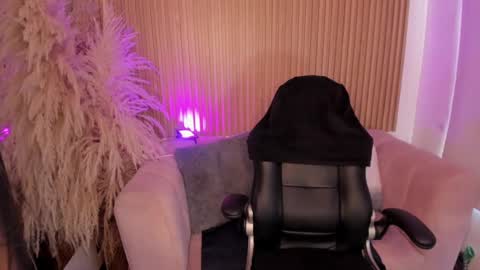 Hannie ws online show from 01-21-25, 01:43