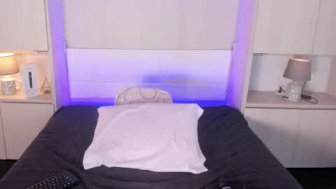 hannyk_ online show from 09-13-25, 04:34