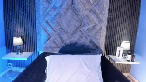 hannyk_ online show from 03-10-26, 11:37