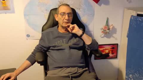 Snapshot of hansi63 chatting on 02-24-25, 09:52 charly online show from 02-24-25, 09:52