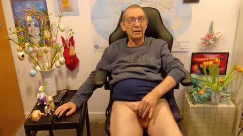 Snapshot of hansi63 chatting on 03-09-25, 06:21 charly online show from 03-09-25, 06:21