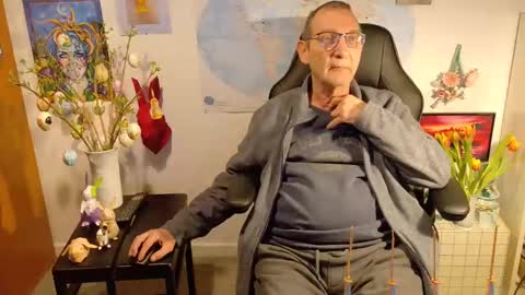 Snapshot of hansi63 chatting on 03-09-25, 09:46 charly online show from 03-09-25, 09:46