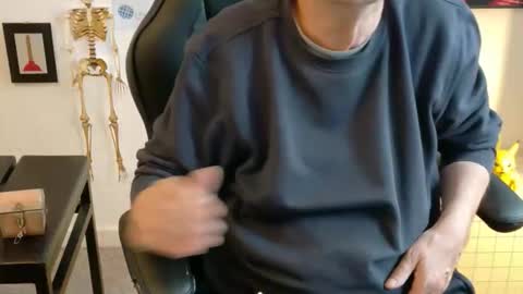 Snapshot of hansi63 chatting on 09-27-25, 09:58 charly online show from 09-27-25, 09:58