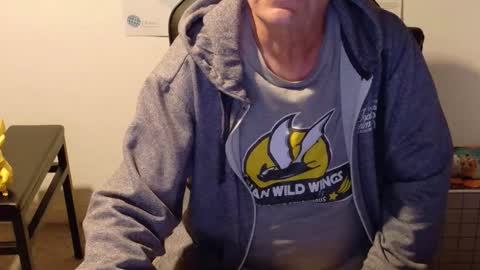 Snapshot of hansi63 chatting on 11-03-25, 08:32 charly online show from 11-03-25, 08:32