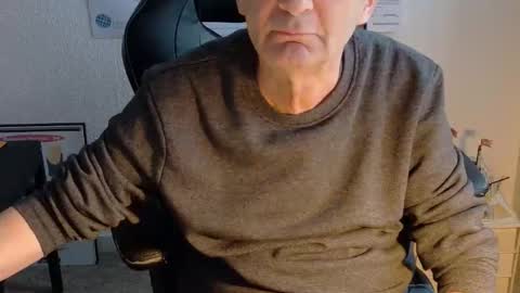 Snapshot of hansi63 chatting on 11-27-25, 11:45 charly online show from 11-27-25, 11:45