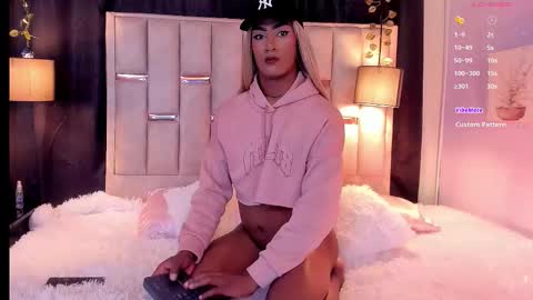 Snapshot of hanzking01 chatting on 11-24-25, 01:27 Hanzking01 online show from 11-24-25, 01:27