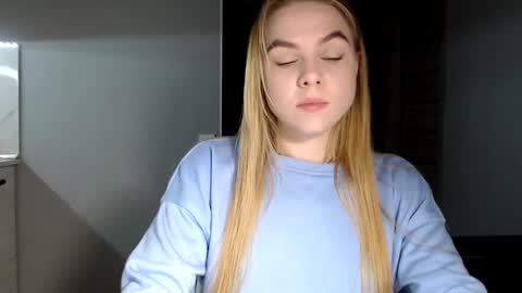 Snapshot of happy_fox_ chatting on 12-06-24, 10:30 happy_fox_ online show from 12-06-24, 10:30