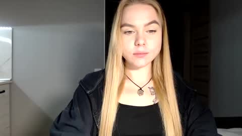 Snapshot of happy_fox_ chatting on 12-19-24, 10:42 happy_fox_ online show from 12-19-24, 10:42