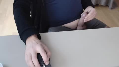 Snapshot of happybugger chatting on 12-28-24, 12:56 Cum for you online show from 12-28-24, 12:56