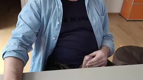 Snapshot of happybugger chatting on 02-24-25, 12:16 Cum for you online show from 02-24-25, 12:16