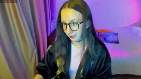 Stephanie online show from 10-02-25, 04:25