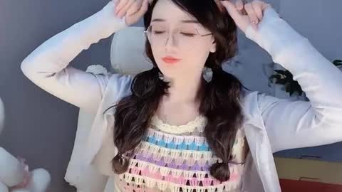 Snapshot of happysweetie168 chatting on 12-12-24, 01:17 Daisy online show from 12-12-24, 01:17