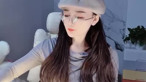 Snapshot of happysweetie168 chatting on 12-19-24, 01:51 Daisy online show from 12-19-24, 01:51