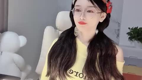 Snapshot of happysweetie168 chatting on 02-18-25, 04:37 Daisy online show from 02-18-25, 04:37