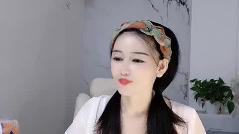 Snapshot of happysweetie168 chatting on 09-11-25, 02:44 Daisy online show from 09-11-25, 02:44