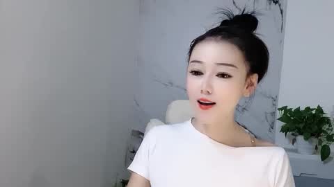 Snapshot of happysweetie168 chatting on 09-18-25, 04:47 Daisy online show from 09-18-25, 04:47